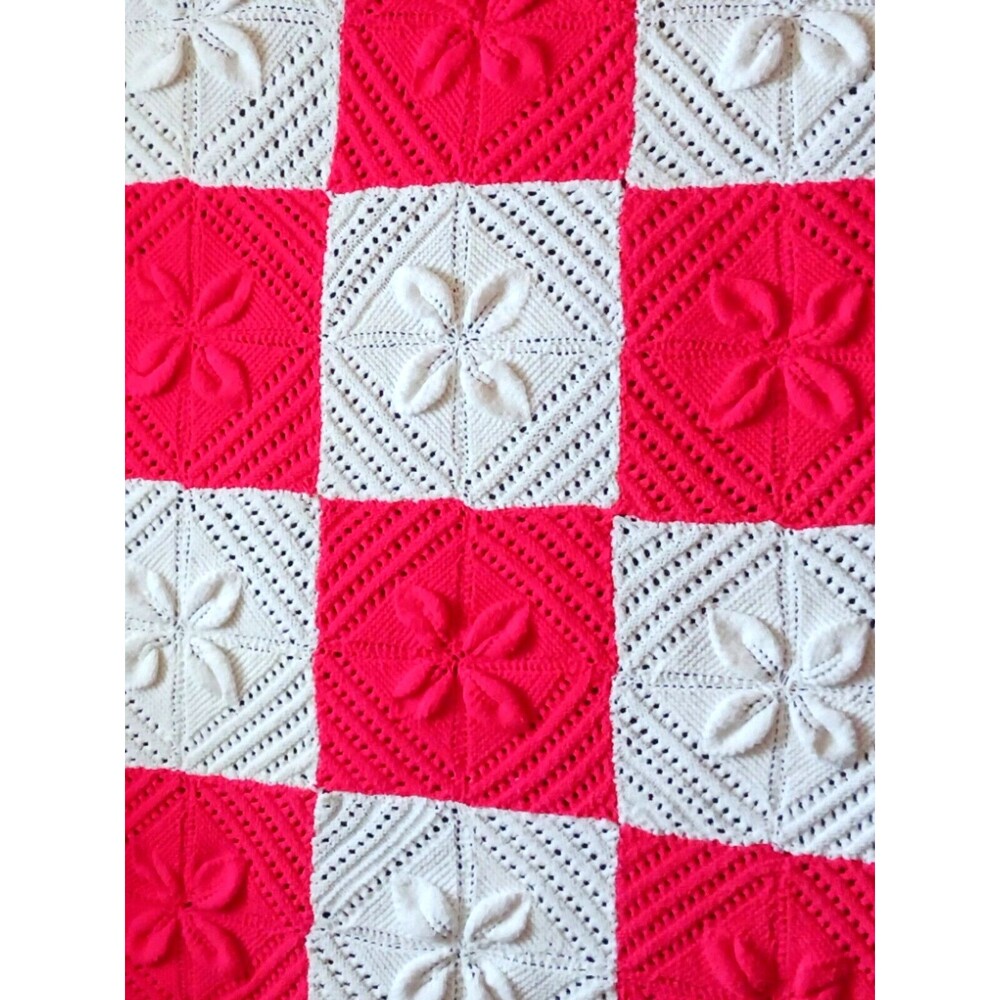 VTG Red & White Hand Crochet Granny Square Christmas Afghan Throw Blanket - Picture 2 of 6